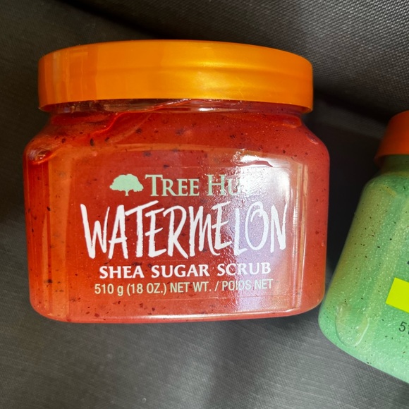 Tree Hut Bundle, for hydrated, youthful-looking skin - Picture 3 of 8